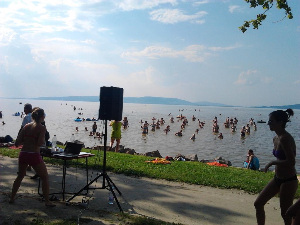 Fenyvesi Trambulinos Nyaralo Balatonfenyves Esterno foto